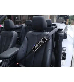 Sparco Auto Interno|Coppia di cuscinetti passacintura universali per auto "opc12120001" neri