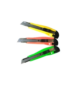Clearance Cutter universale in plastica con 3 lame da 18mm Cutter E Forbici