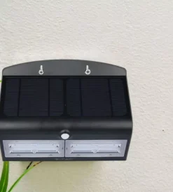 Illuminazione Per Esterno- Lampada led solare a muro da esterno vtac nero 4000k