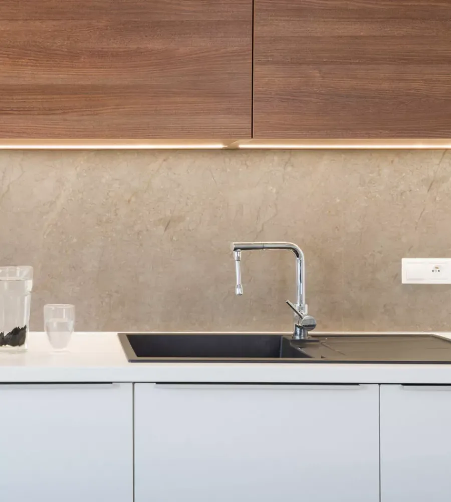 Decorazione Pareti|Paraschizzi adesivo da cucina fantasia "travertine stones", 190x60 cm