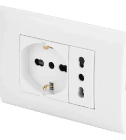 Clearance Placca premontata poly pool con frutto presa bivalente e frutto presa pluristandard Serie Civili