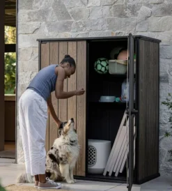 Online Portattrezzi multiuso "vertical shed" in resina effetto legno 140x73,6x170 cm Contenitori Da Esterno