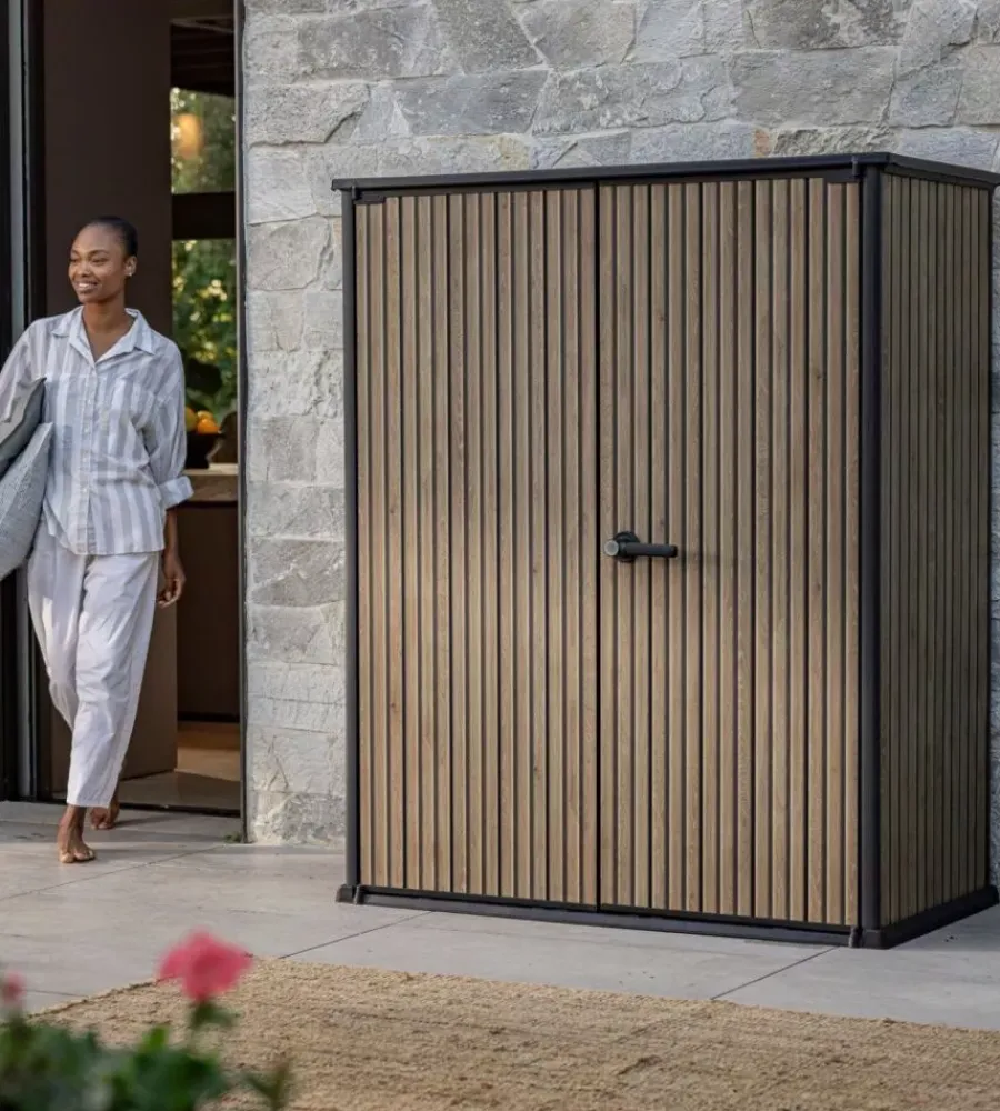 Outlet Portattrezzi multiuso "vertical shed venetian" in resina effetto legno 140x73,6x170,4 cm Contenitori Da Esterno