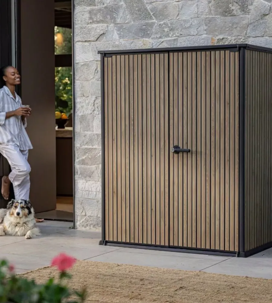 Outlet Portattrezzi multiuso "vertical shed venetian" in resina effetto legno 140x73,6x170,4 cm Contenitori Da Esterno