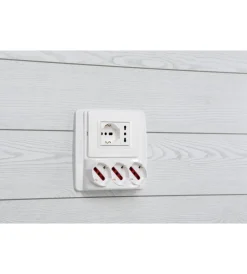 Multiprese Ed Adattatori|Presa multipla da parete "emilia smart" con 3 prese bivalenti schuko 10/16a - bianca.